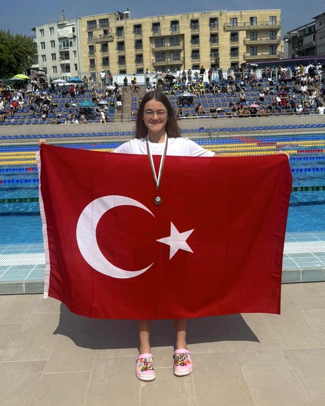 Ecrin Çevik'ten Bronz Madalya