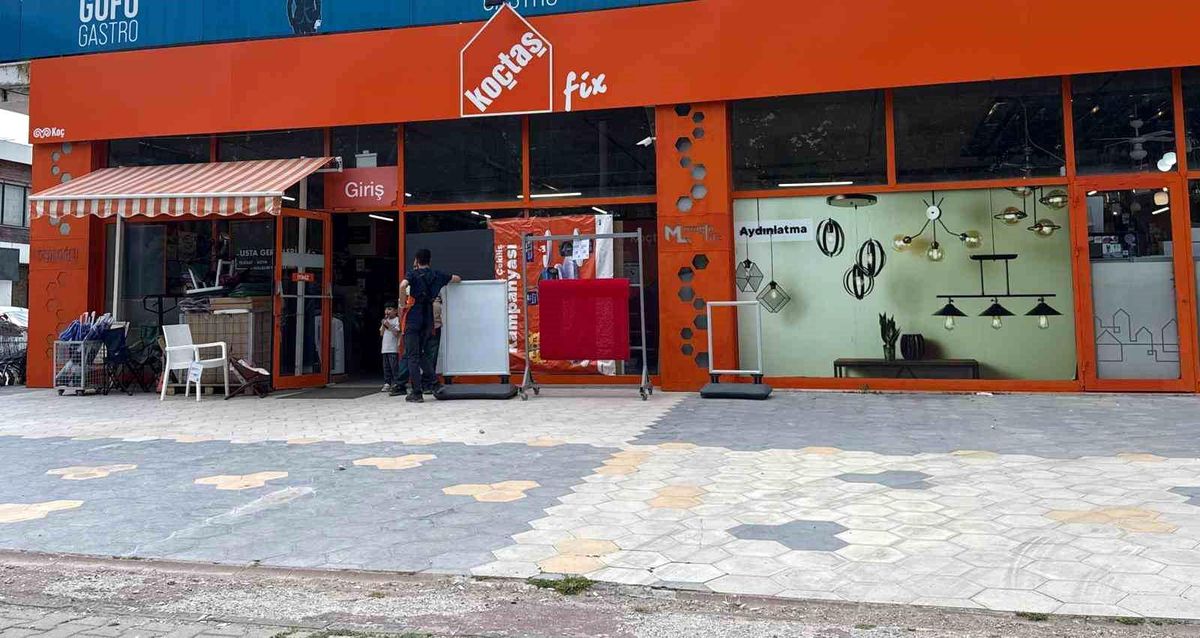 Muğla\'da Koçtaş Mağazasına Taşlı Saldırı