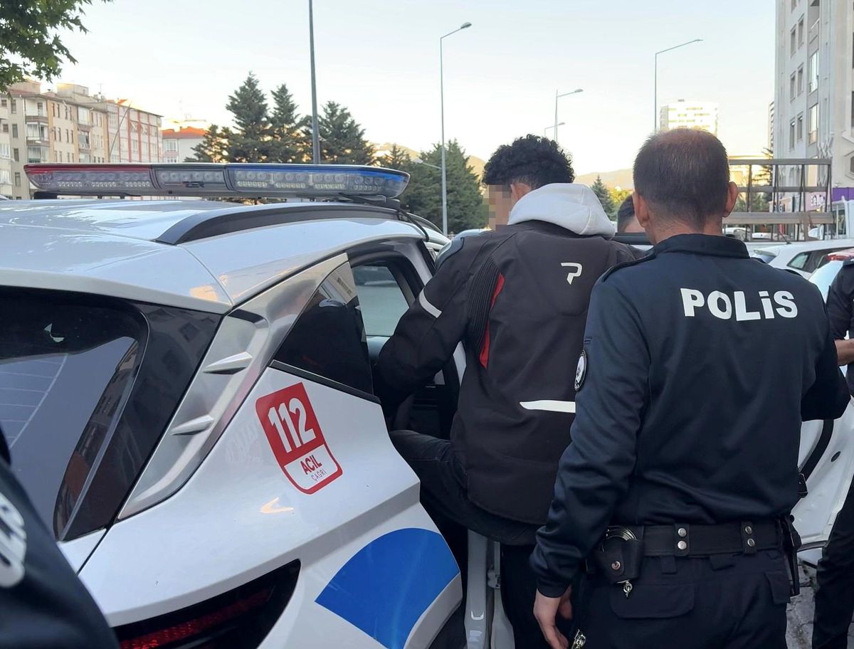 Kız Arkadaşına Zarar Verecekti, Yakalandı