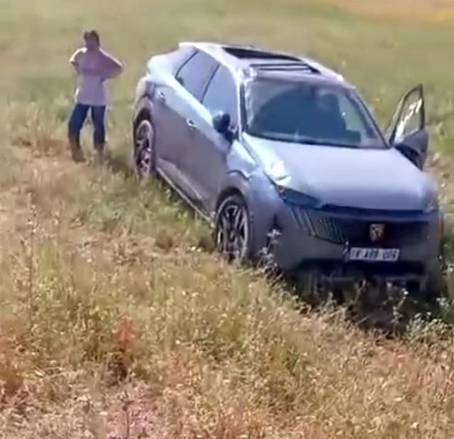 Siirt'te Otomobil Şarampole Yuvarlandı!