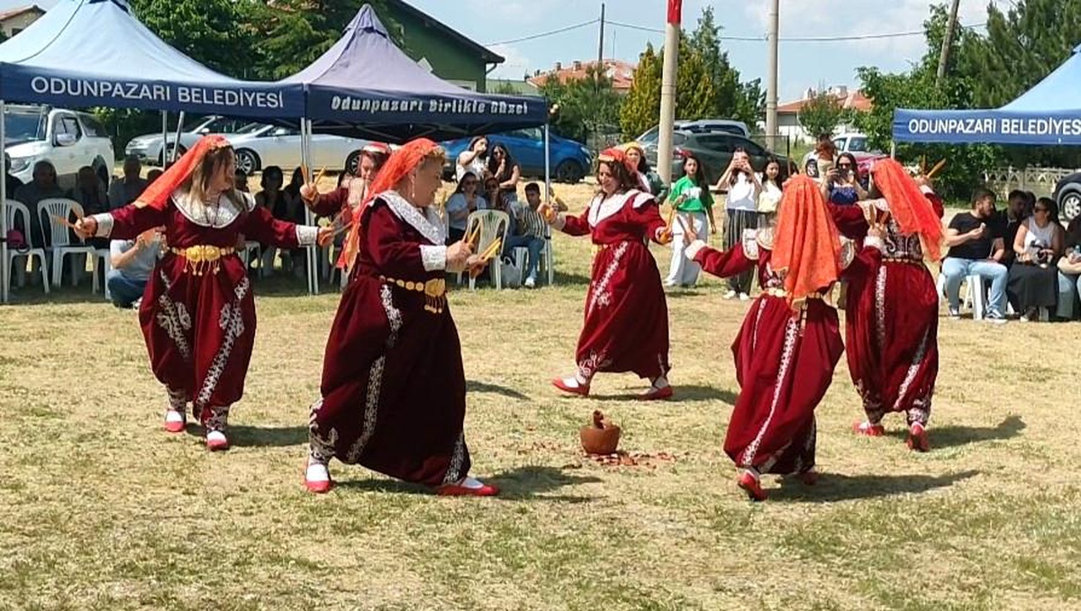 Taşlık Mahallesi\'nde Bahar Şenliği Coşkusu
