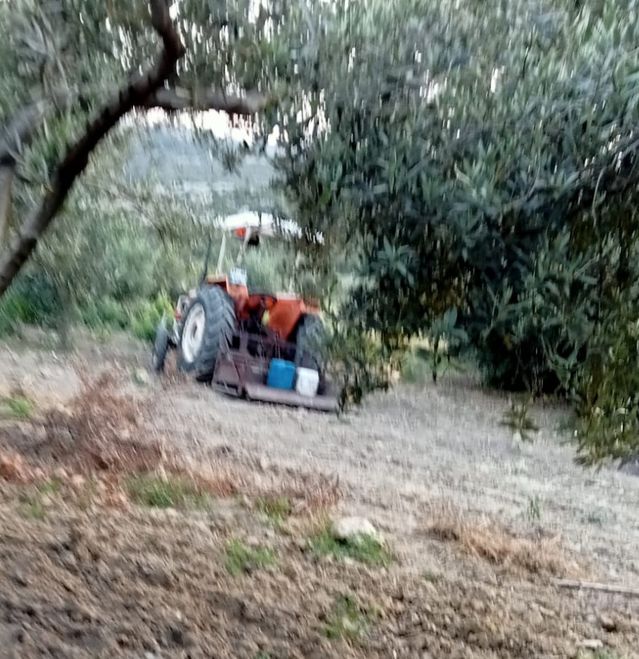 Traktör altında kalan yaşlı adam hayatını kaybetti