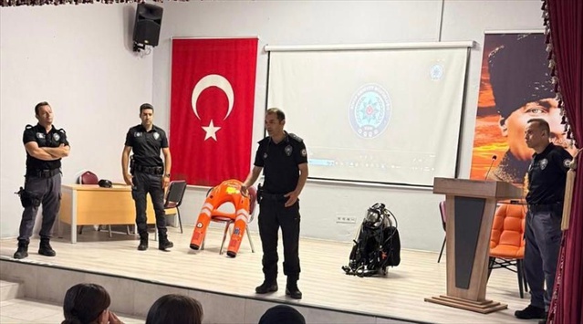 Öğrencilere Rip Akıntısı Eğitimi