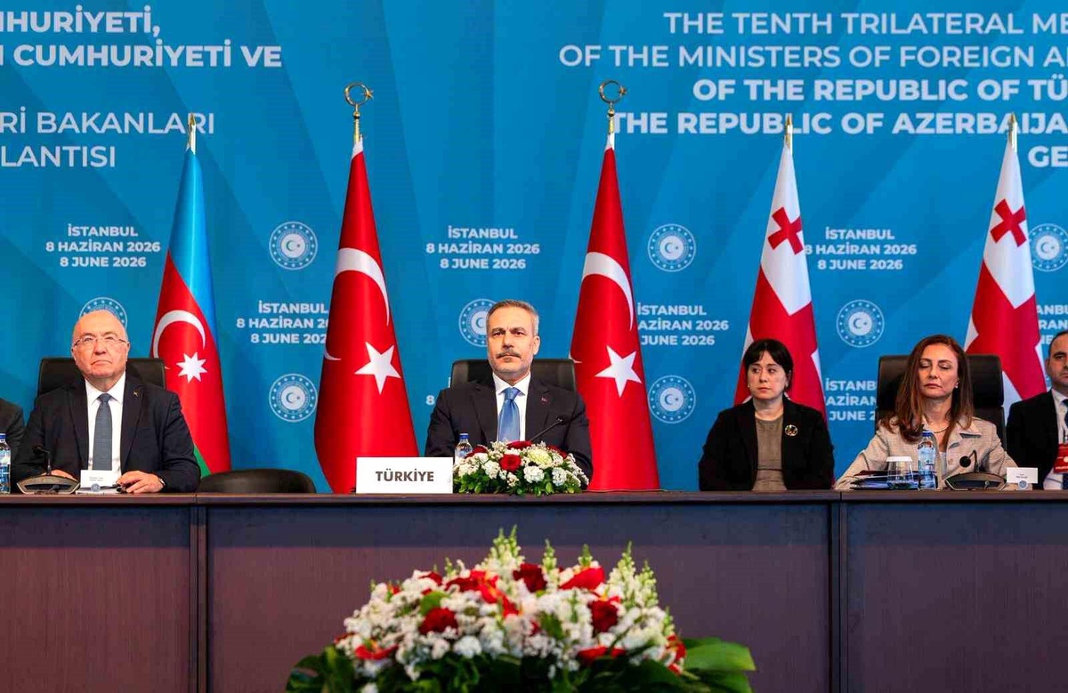 Türkiye-Azerbaycan-Gürcistan Zirvesi Başladı