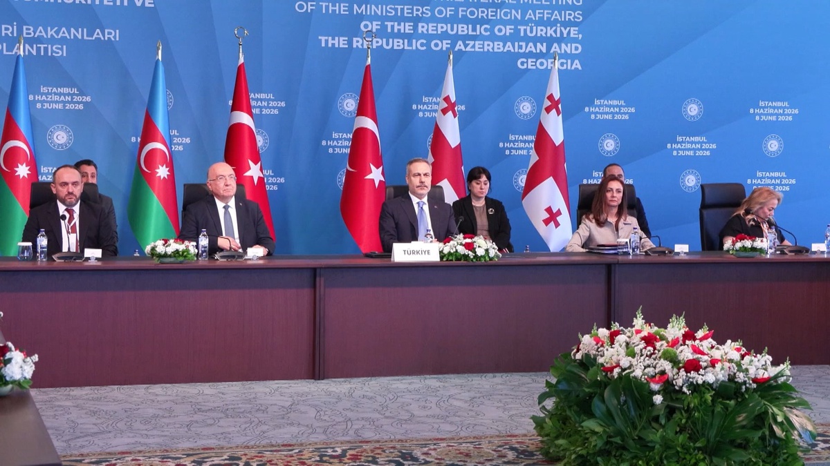 Türkiye-Azerbaycan-Gürcistan Üçlü Toplantısı İstanbul\'da