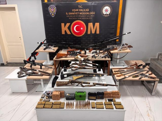 Uşak'ta Silah Operasyonu: 8 Tabanca ve 17 Tüfek El