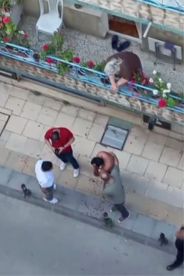 Yalova'da meydan savaşı gibi kavga: Kasap satırlarıyla ev bastılar