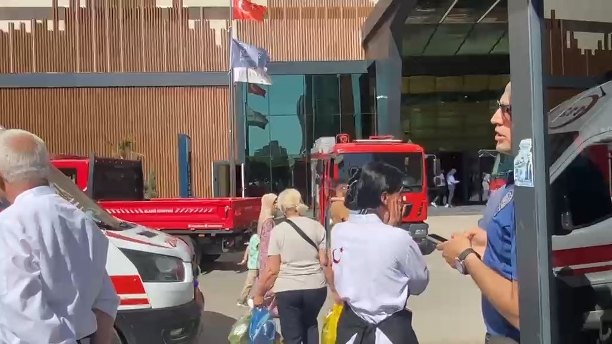 Elazığ\'da Otel Yangını