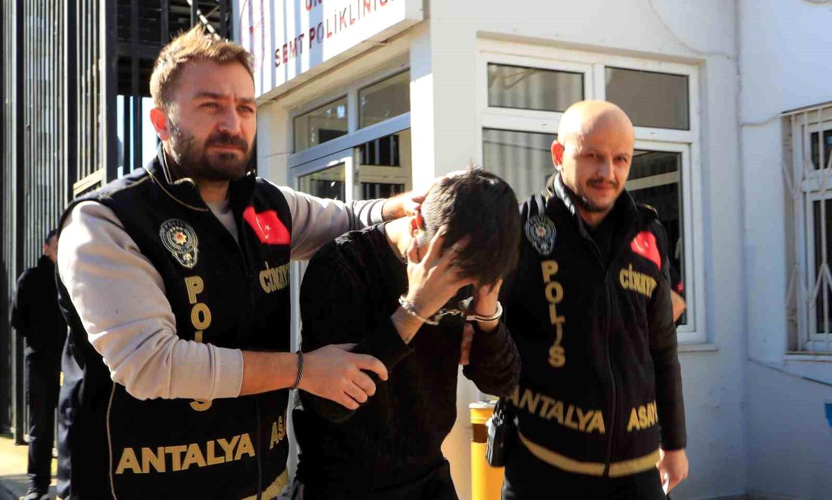 Hamile Eşine Tabancayla Ateş Etti