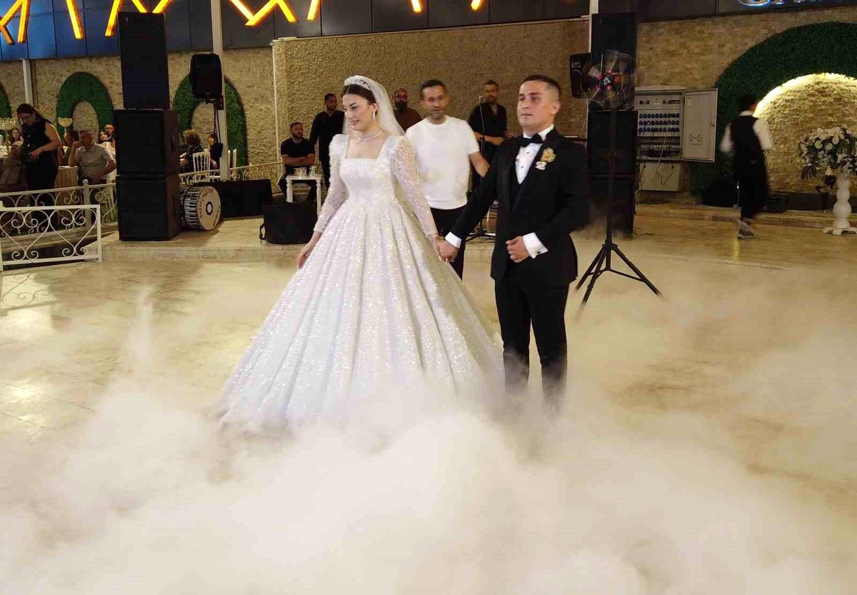 Batuhan ve Betül\'ün Düğününe Yoğun İlgi