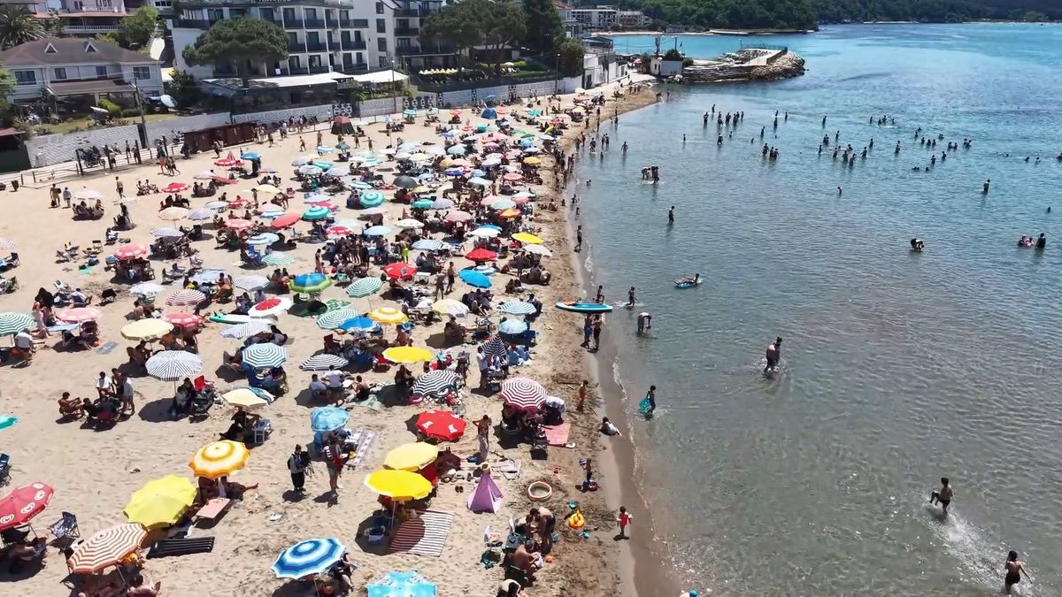 Kerpe Plajı\'nda Tatil Yoğunluğu