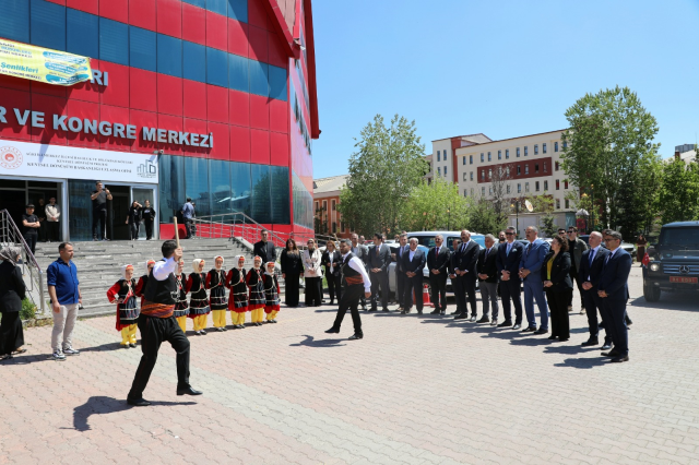 Ağrı’da kursiyerlerin yıl boyunca hazırladığı eserler sergilendi