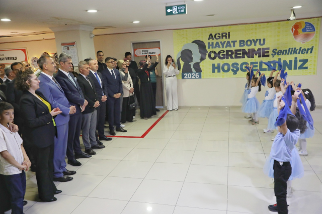 Ağrı’da kursiyerlerin yıl boyunca hazırladığı eserler sergilendi