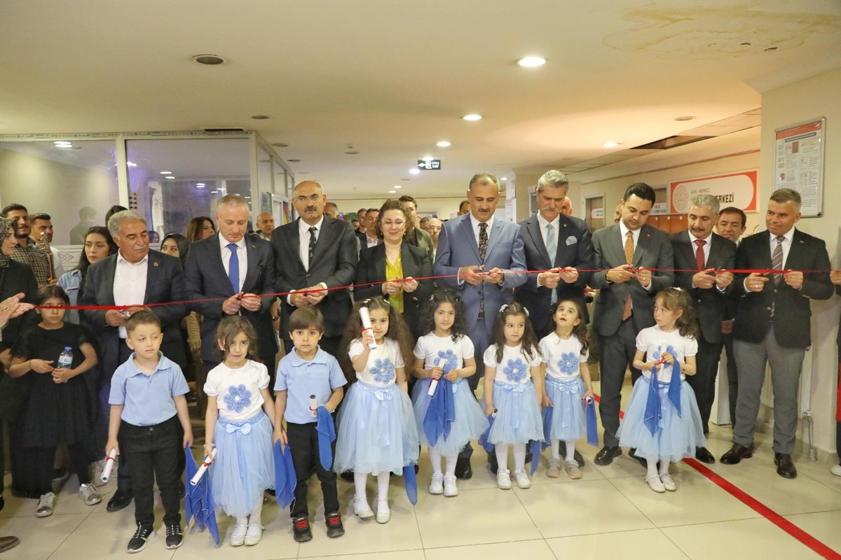 Ağrı’da kursiyerlerin yıl boyunca hazırladığı eserler sergilendi