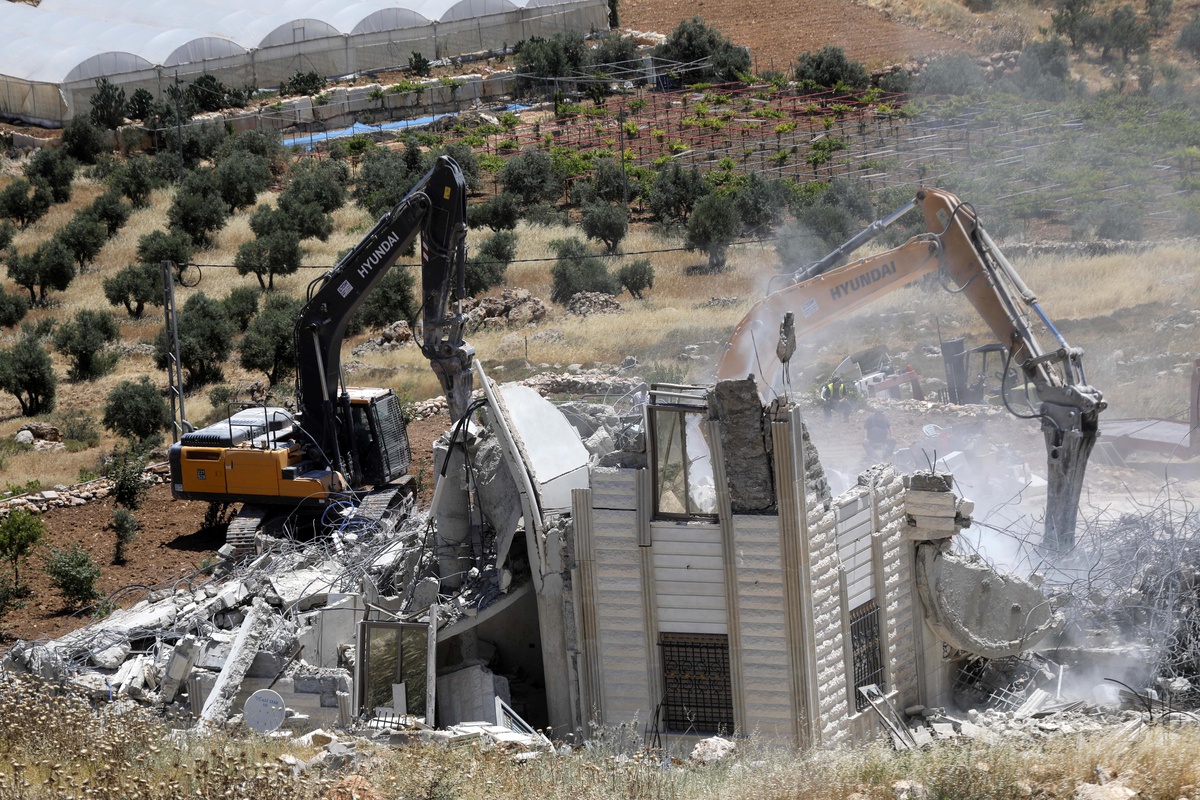 İsrail, El Halil\'de Filistinlilere ait yapıları yıktı