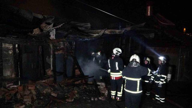 Kastamonu'da Ahşap Evde Yangın
