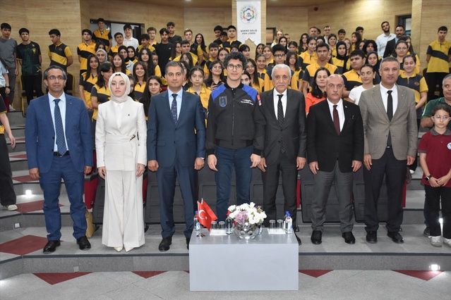 İkinci Türk Astronotu Öğrencilerle Buluştu