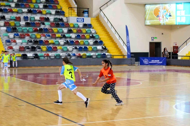 Balıkesir'de 43 bin öğrenci geleneksel oyunlarla buluştu