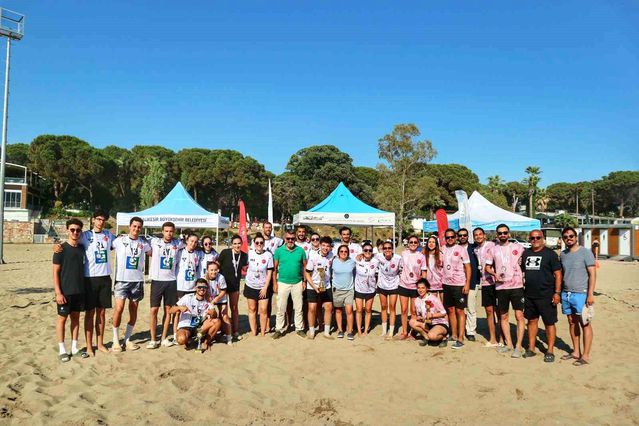 Burhaniye'de Plaj Korfbol Şampiyonası