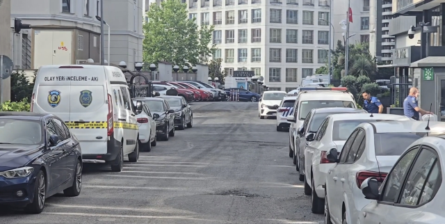 Beykoz'da iş merkezine silahlı saldırı; şüpheliler motosikletle kaçtı