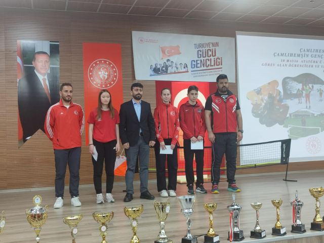Çamlıhemşin’in şampiyonları ödüllendirildi: Başarıları alkış topladı