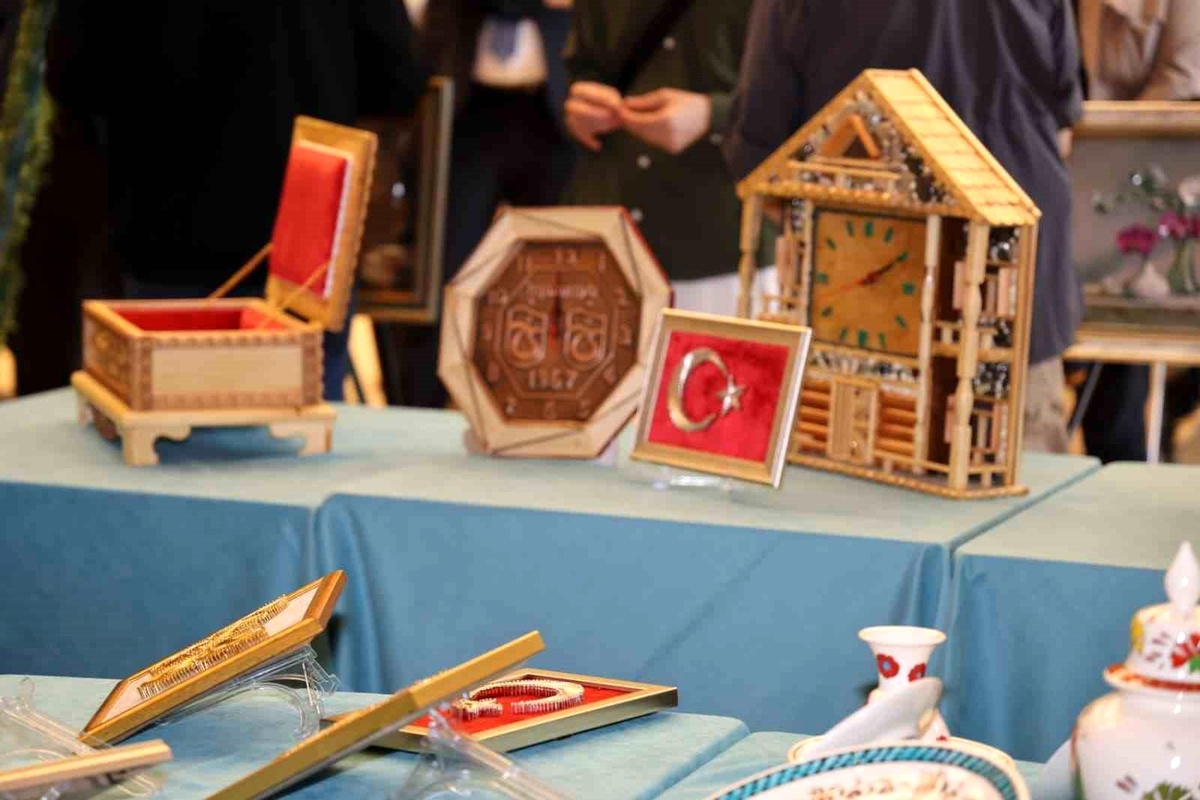 \'Demir Parmaklıklardan Tuvale, Değişimin ve Emeğin Resmi\' Sergisi