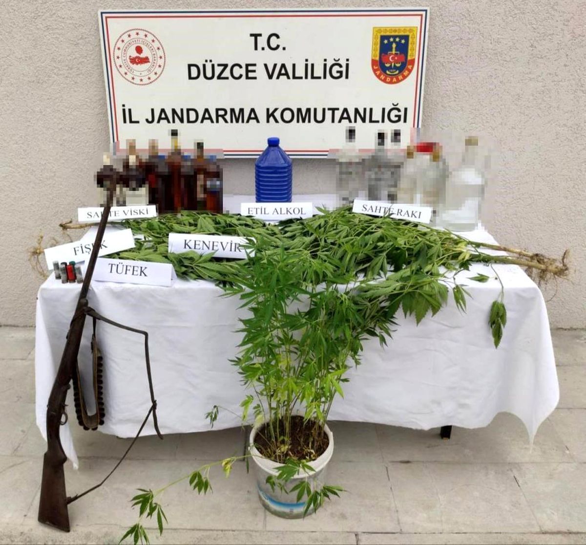 Düzce\'de Narkotik Operasyonu: 70 Olay, 85 Gözaltı