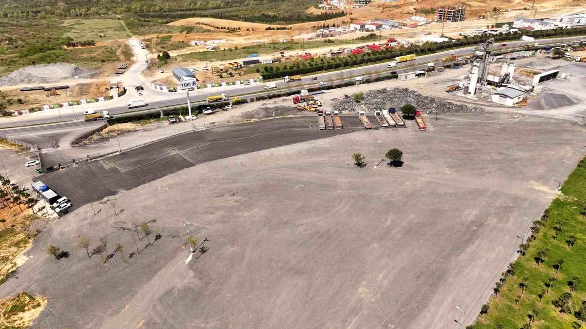 Esenler\'de büyük araçlara dev otopark hizmete açıldı