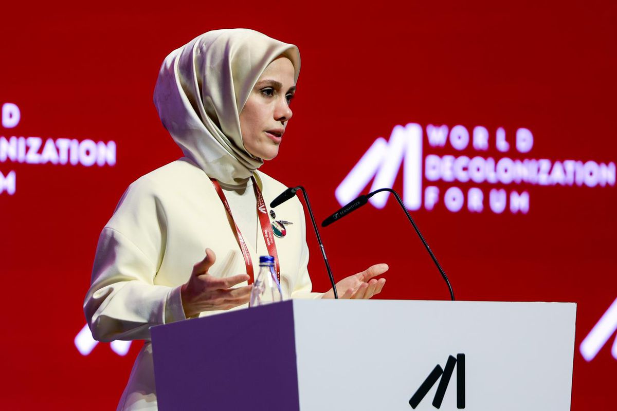 Esra Albayrak: Dekolonizasyon, Batı\'ya "Efendilik kompleksinden" arınması için bir davettir
