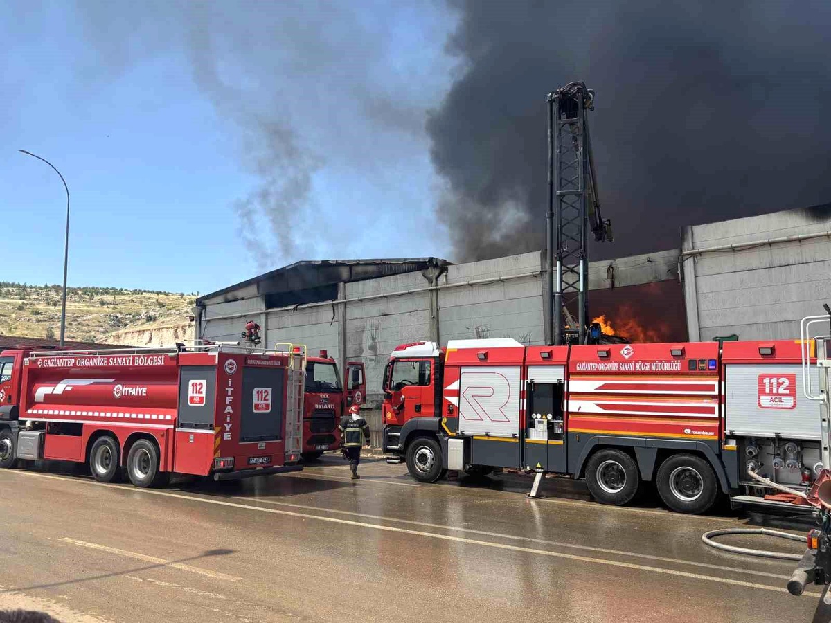 Gaziantep\'te Tekstil Fabrikasında Yangın