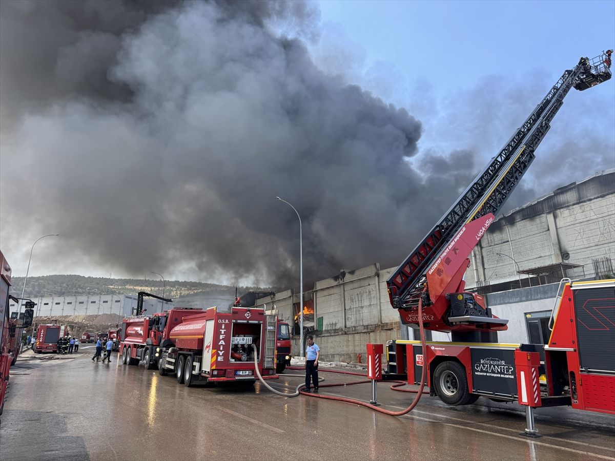 Gaziantep\'te Tekstil Fabrikasında Yangın