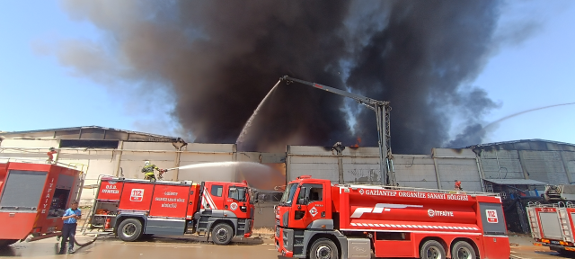 Gaziantep'te tekstil fabrikasında yangın