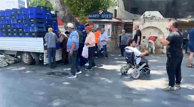 Antalya'da Ücretsiz Domates Dağıtımı