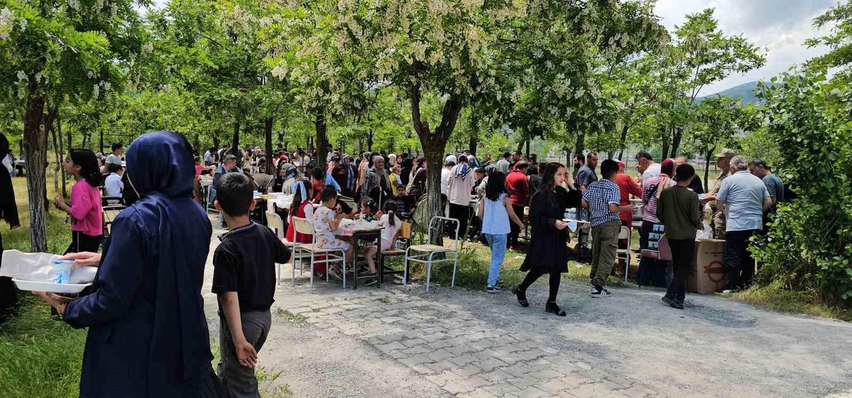 Hasköy\'de Gazze yararına hayır çarşısı kuruldu