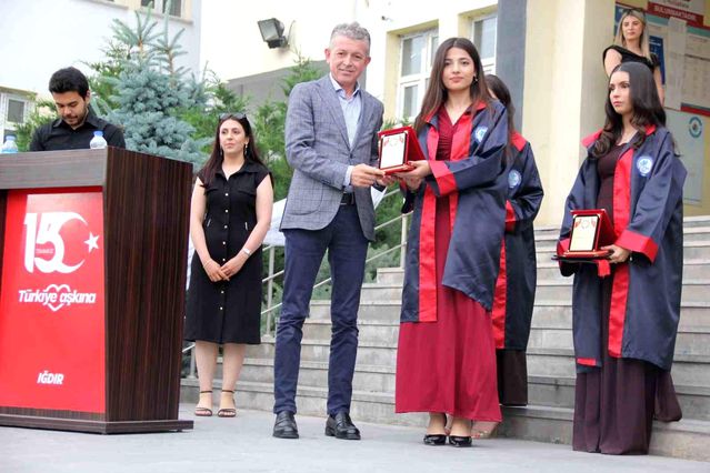 Iğdır'da Mezuniyet Sevinci