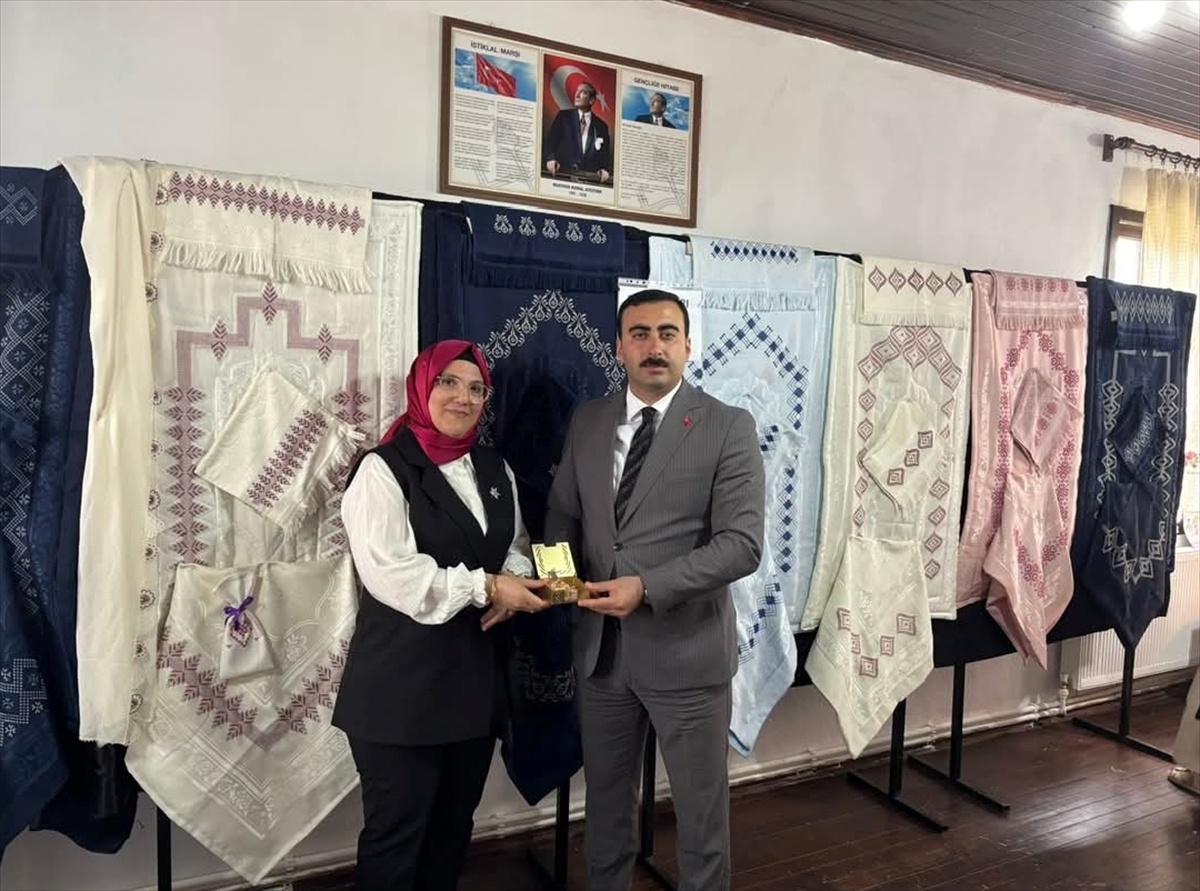 İhsangazi\'de Yıl Sonu Sergisi Açıldı
