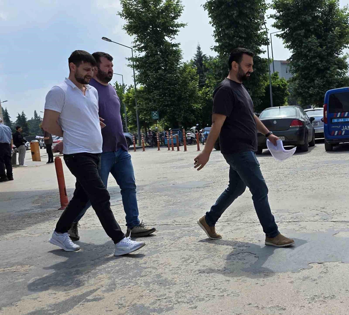 İnegöl\'de Hırsızlık Şüphelisi Kaçarken Yakalandı