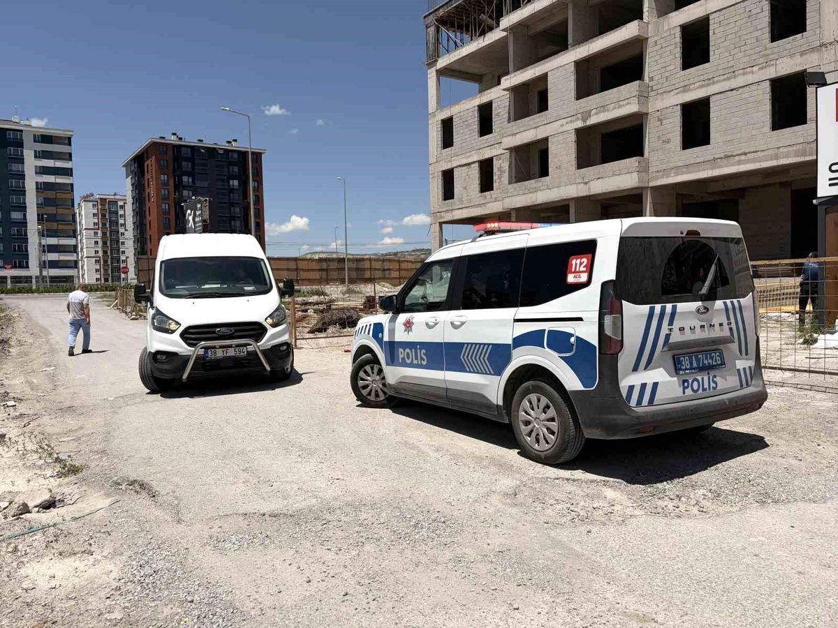 Kayseri\'de İnşaatta İşçi Havalandırma Boşluğuna Düştü