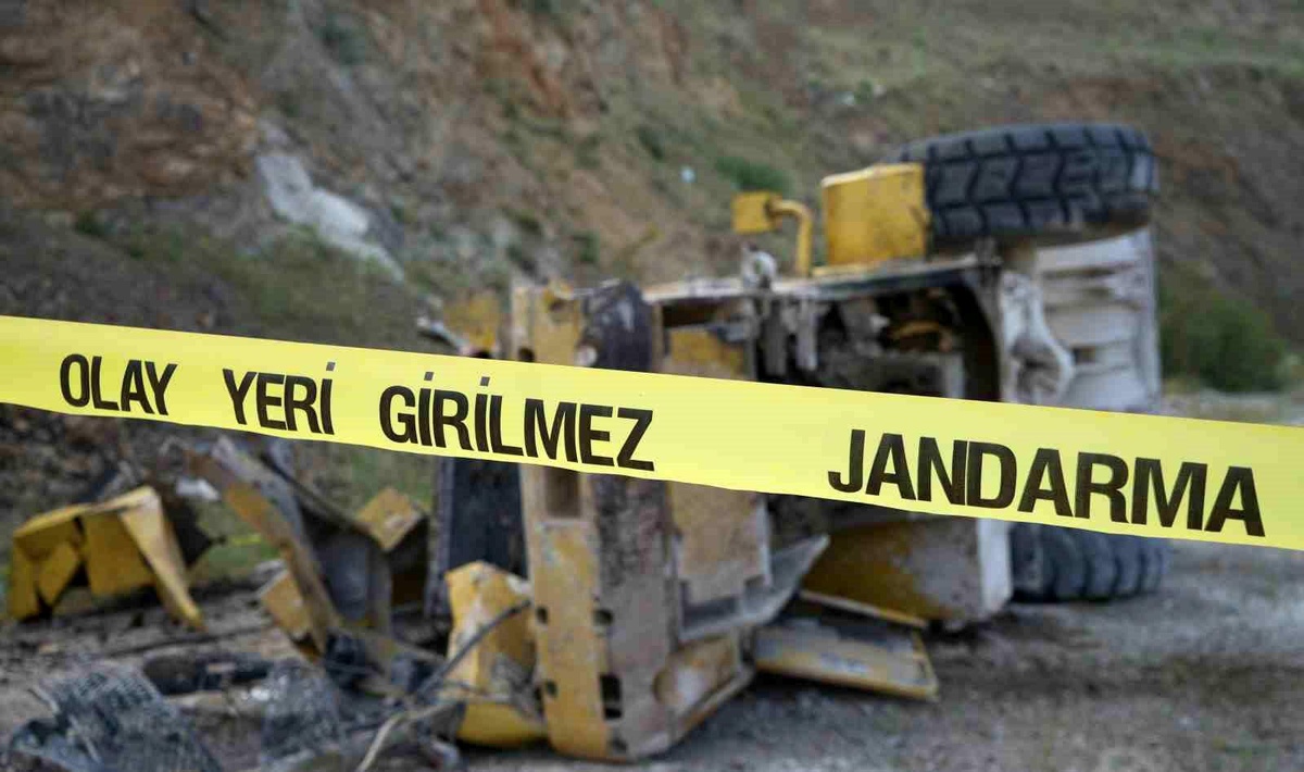 Kırıkkale\'de İş Makinesi Uçurumdan Düştü