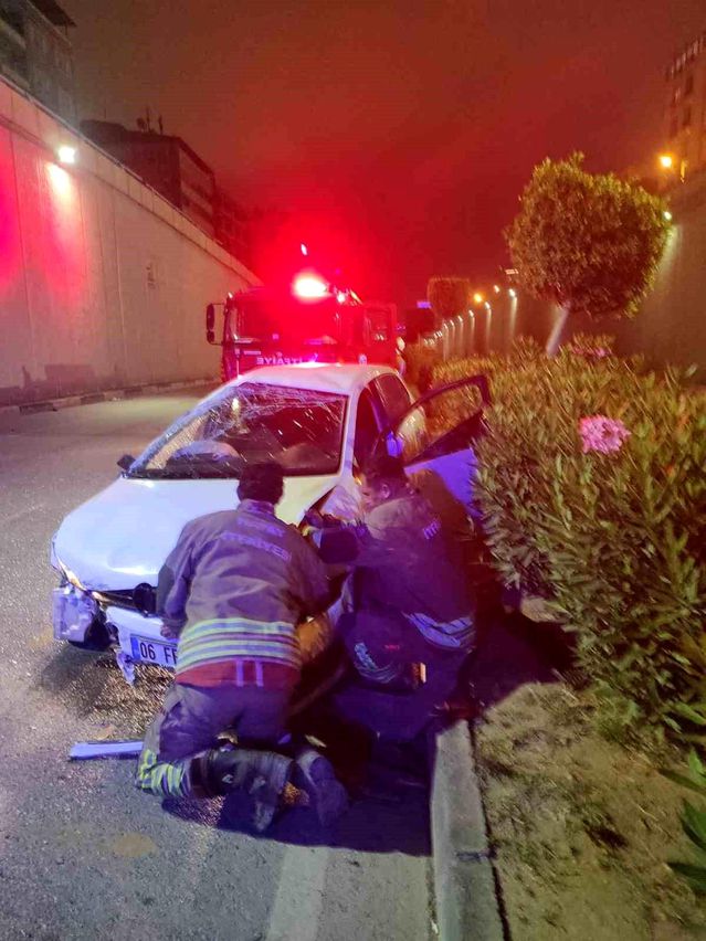 İskenderun'da Trafik Kazası: Sürücü Yaralandı