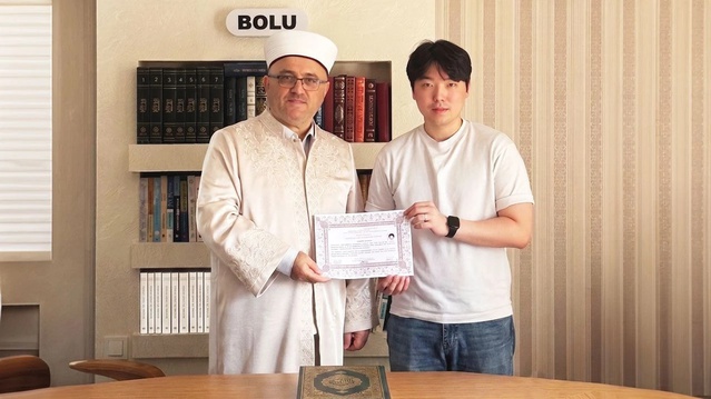 Güney Koreli Seungjın Hong Müslüman Oldu