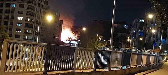 İzmir Bayraklı'da Yangın