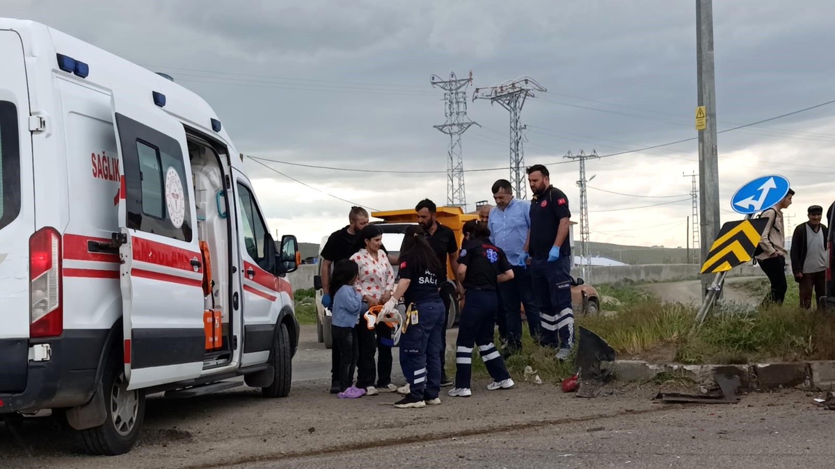 Kars\'ta Trafik Kazası: 5 Yaralı