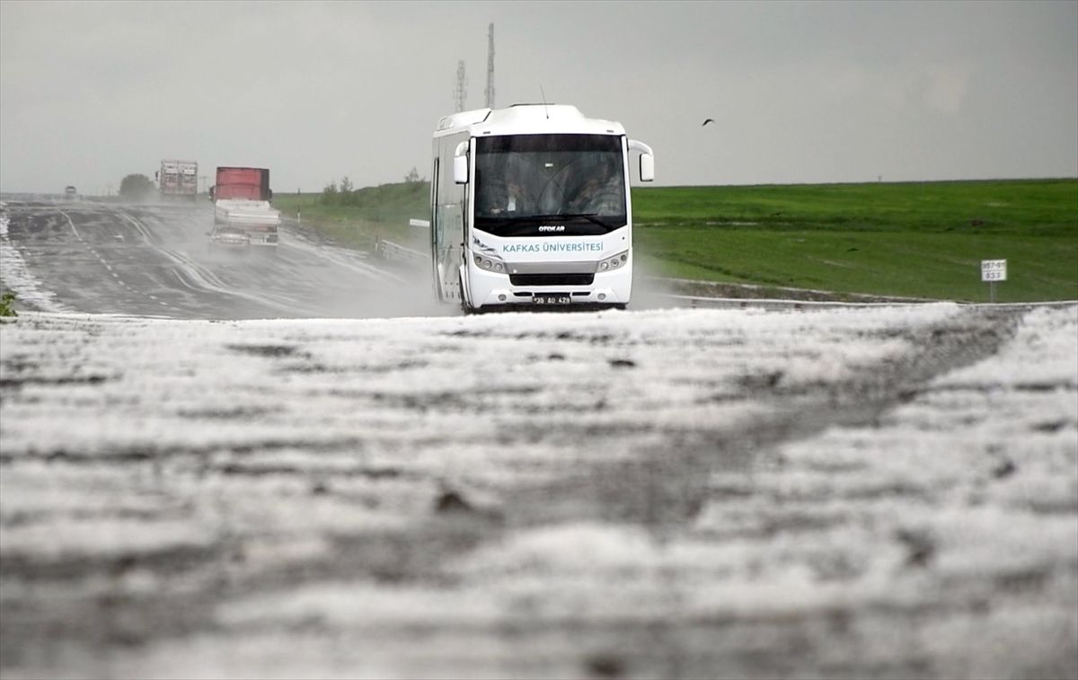 Sarıkamış\'ta Şiddetli Dolu Etkili Oldu