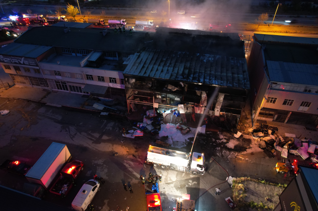 Konya'da fabrika yangınında kahraman itfaiyeci şehit oldu