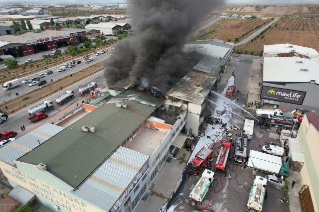 Konya'da fabrika yangınında kahraman itfaiyeci şehit oldu