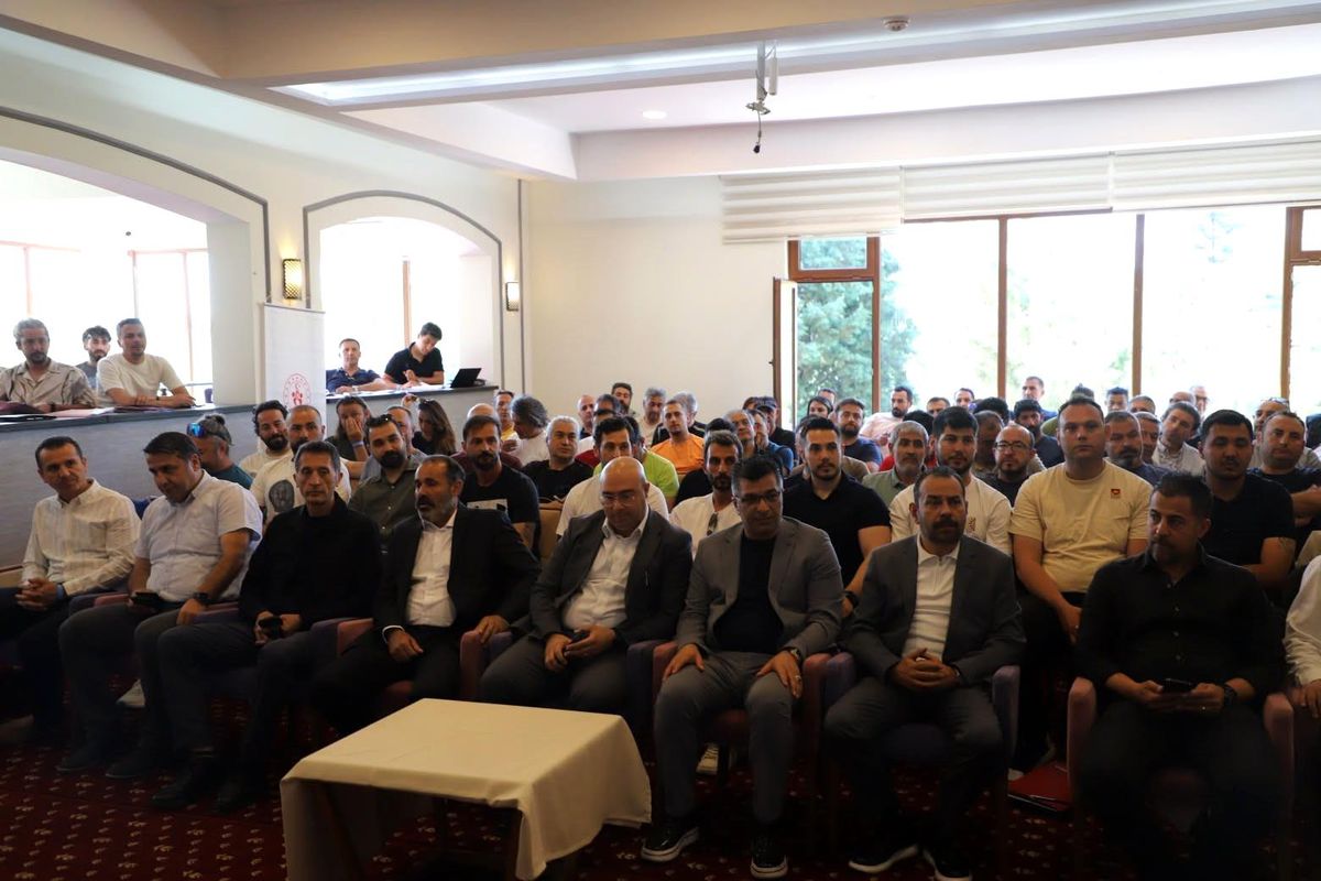 Yamaç Paraşütü Eğitimi Toplantısı Kütahya\'da