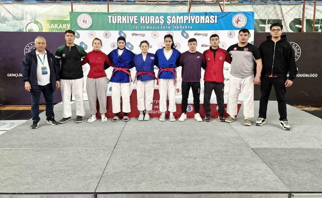 Kütahyalı Sporcular Şampiyonada Gururla Dönüyor