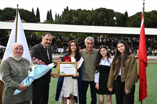 Manisa CBÜ’den 503 öğrenci mezun oldu