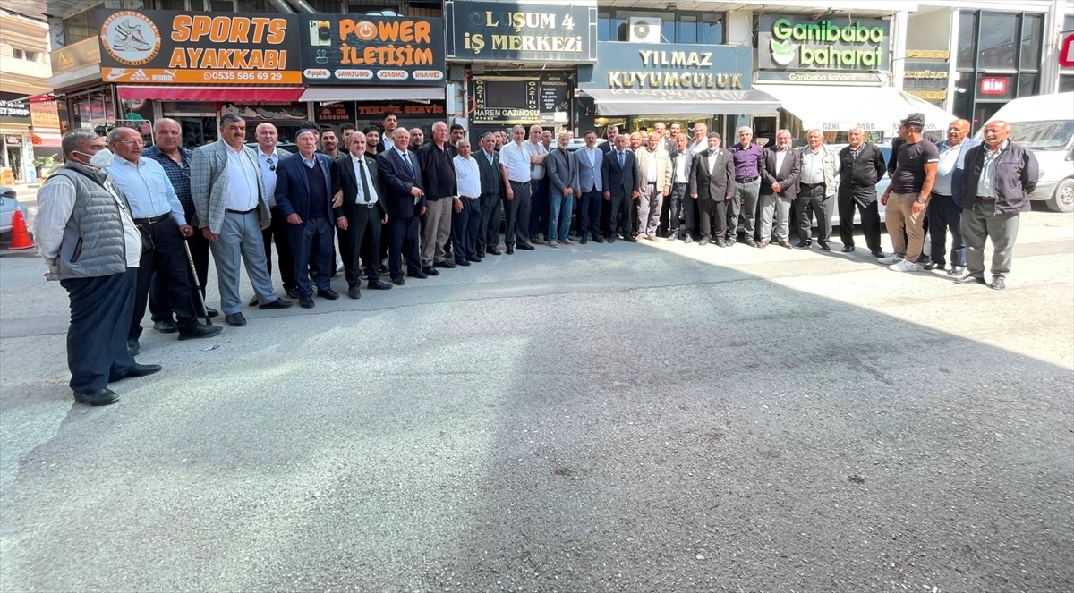 MHP Van’da Yeni Üyelere Rozet Takıldı